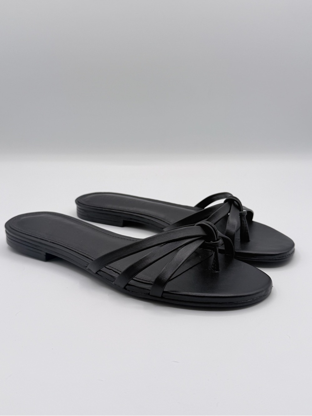 Steve Madden “Calissi” black leather sandals